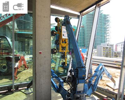 Beispiel einer Innen-nach-Außenverglasung mit einem Minikran