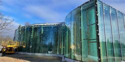 Fertig verglaster Neubau der Galinciems Bibliothek