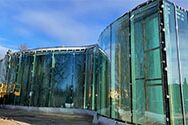 Fertig verglaster Neubau der Galinciems Bibliothek