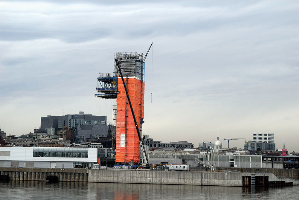 Montaje de vidrio a cargo de Heavydrive en la Tour du Grand Quai en Montreal, Quebec (Canadá)