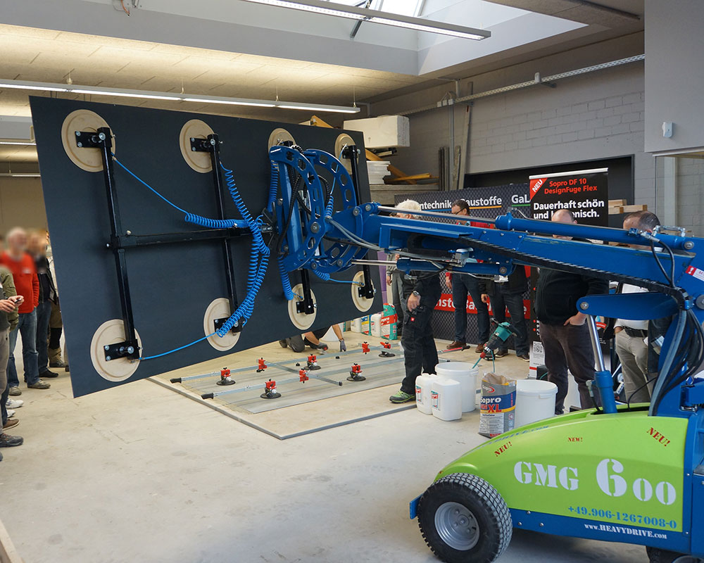Colocación de baldosas y losas de grandes dimensiones con el robot de instalación GMG | Colocación de baldosas y losas de grandes dimensiones con el robot de instalación GMG