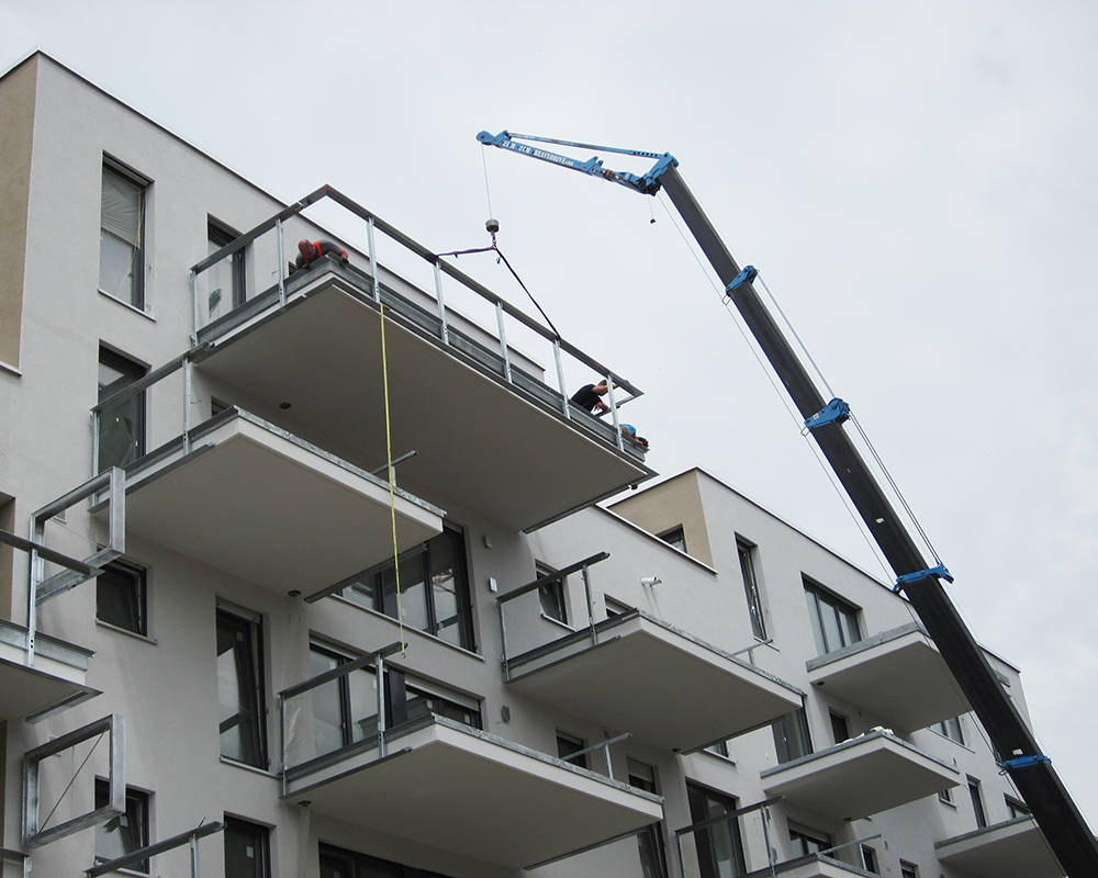 Instalación de un balcón con minigrúa MRK | Instalación de un balcón con minigrúa MRK
